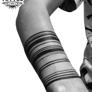 tatouage bras ephemere noir minimaliste tatouage bras ephemere noir minimaliste