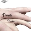 tatouage-ephemere-doigt-alliance-design-elegant-alt tatouage-ephemere-doigt-alliance-design-elegant-alt