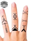 tatouage-ephemere-doigt-motif-berbere tatouage-ephemere-doigt-motif-berbere