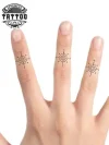 tatouage-doigt-ephemere-boussole-art-corporel-temporaire-orientation-style tatouage-doigt-ephemere-boussole-art-corporel-temporaire-orientation-style