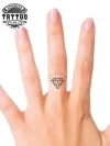 tatouage-ephemere-diamant-doigt-elegant-tendance tatouage-ephemere-diamant-doigt-elegant-tendance
