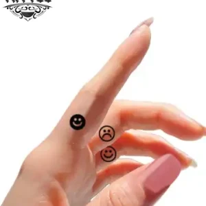 tatouage-ephemere-discret-doigt tatouage-ephemere-discret-doigt