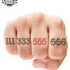 tatouage-ephemere-doigt-homme-chiffre-design-elegant tatouage-ephemere-doigt-homme-chiffre-design-elegant