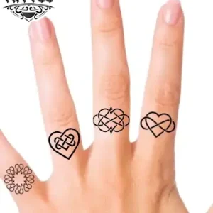 tatouage-ephemere-doigt-motif-infini-elegant-discret tatouage-ephemere-doigt-motif-infini-elegant-discret