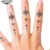 tatouage éphémère doigt oriental femme élégant chic