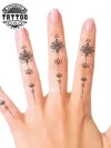 tatouage éphémère doigt oriental femme élégant chic
