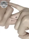 tatouage-ephemere-doigt-amoureux-designs-romantiques tatouage-ephemere-doigt-amoureux-designs-romantiques