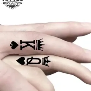 tatouage-ephemere-doigt-roi-reine-style-couronne tatouage-ephemere-doigt-roi-reine-style-couronne
