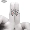 tatouage-ephemere-doigt-soeur-style-amical tatouage-ephemere-doigt-soeur-style-amical
