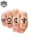 tatouage-ephemere-doigt-symbole-minimaliste tatouage-ephemere-doigt-symbole-minimaliste