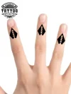 Tatouage Doigt Éphémère Triangle Design Minimaliste Tatouage Doigt Éphémère Triangle Design Minimaliste