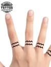 tatouage-ephemere-doigt-signe-verseau tatouage-ephemere-doigt-signe-verseau