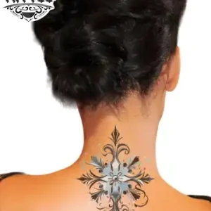 tatouage-ephemere-flocon-de-neige-nuque tatouage-ephemere-flocon-de-neige-nuque