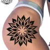 tatouage hanche éphémère fleur art corporel floral