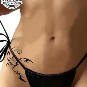 tatouage hanche ephemere scorpion intemporel