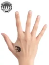 tatouage-main-temporaire-subtil-design-discret-ephemere tatouage-main-temporaire-subtil-design-discret-ephemere