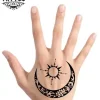 tatouage-main-ephemere-lune-mystique tatouage-main-ephemere-lune-mystique