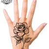 tatouage-main-ephemere-motif-rose-femme