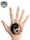 tatouage-main-ephemere-motif-ying-yang