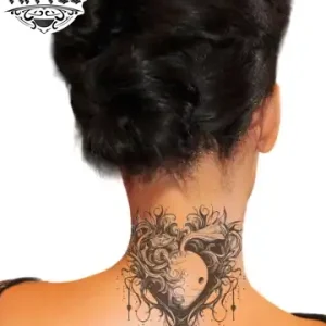Tatouage éphémère nuque motif cœur tendance Tatouage éphémère nuque motif cœur tendance