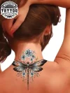 tatouage-ephemere-nuque-libellule-decoration-corporelle-tendance tatouage-ephemere-nuque-libellule-decoration-corporelle-tendance