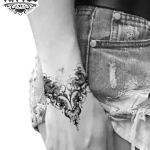 tatouage-poignet-ephemere-dentelle-design-elegant-temporaire tatouage-poignet-ephemere-dentelle-design-elegant-temporaire