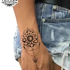 tatouage_poignet_ephemere_mandala_design_intemporel_elegant tatouage_poignet_ephemere_mandala_design_intemporel_elegant