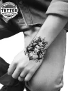 tatouage-poignet-ephemere-queen-tattoo-temporaires-elegance-royale tatouage-poignet-ephemere-queen-tattoo-temporaires-elegance-royale