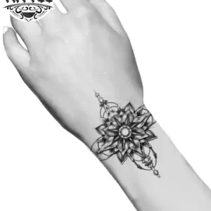 tatouage-poignet-elegant-ephemere-rosace-tendance tatouage-poignet-elegant-ephemere-rosace-tendance