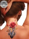Tatouage nuque éphémère rose pour femme Tatouage nuque éphémère rose pour femme