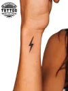 petit-tatouage-temporaire-éclair-stylé-et-subtil petit-tatouage-temporaire-éclair-stylé-et-subtil